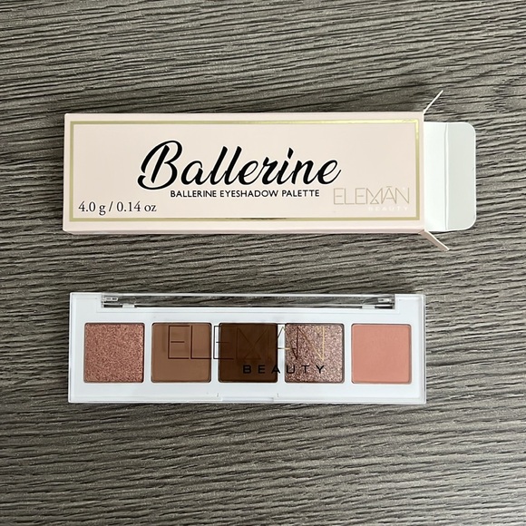 Makeup Kit - Picture 2 of 8